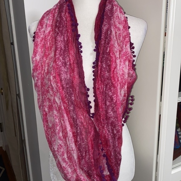 American Eagle Pink Purple Tie Dye Artsy Bohemian Pom Pom Tassels Infinity Scarf - Picture 15 of 16